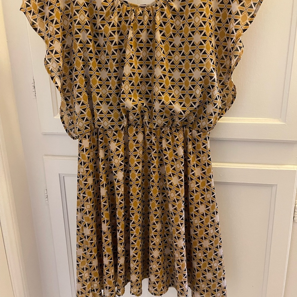 Lovely “Flutter” Dress With Elastic Cinched Waist… - image 4